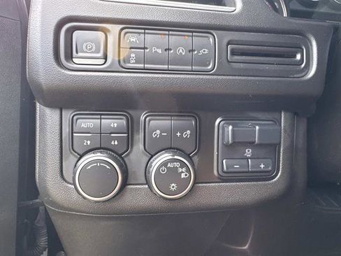 Used 2021 Chevrolet Suburban RST w/ Luxury Package image 17