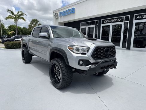 Used 2017 Toyota Tacoma TRD Sport w/ Tow Package RWD image 7
