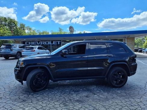 Used 2019 Jeep Grand Cherokee Laredo image 12