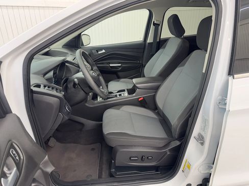 Used 2018 Ford Escape SE image 9