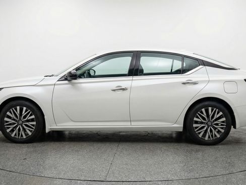 Used 2025 Nissan Altima 2.5 SV FWD image 5