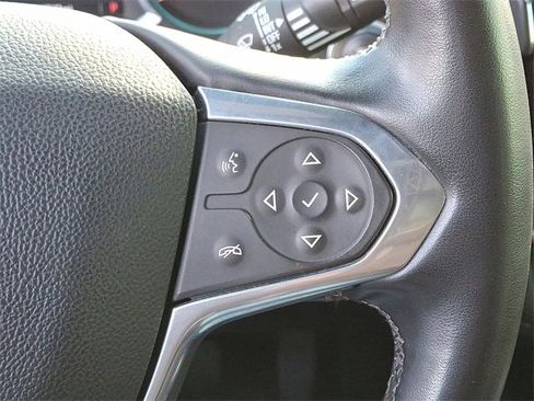 Used 2023 Chevrolet Traverse LT image 23