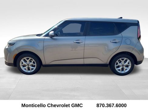 Used 2025 Kia Soul LX w/ LX Technology Package FWD image 4