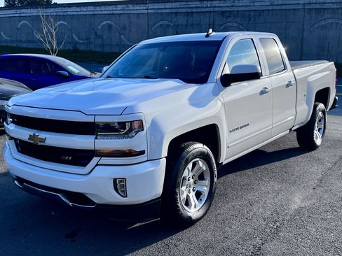 Used 2017 Chevrolet Silverado 1500 LT w/ All Star Edition image 10