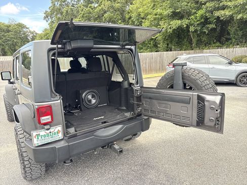 Used 2014 Jeep Wrangler Unlimited Sport w/ Quick Order Package 24S AWD/4WD image 27
