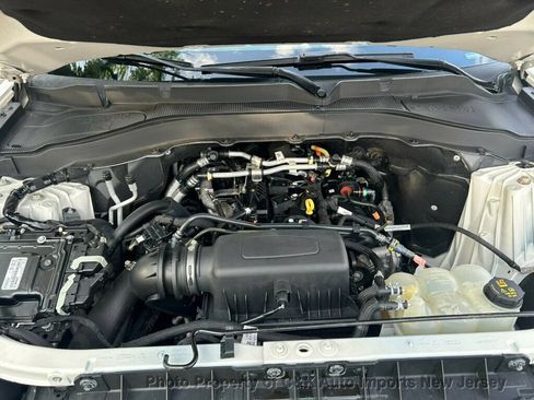 Used 2022 Ford Explorer XLT AWD/4WD image 35