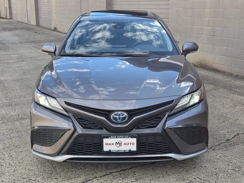 Used 2022 Toyota Camry XSE w/ Navigation Upgrade Package FWD image 3