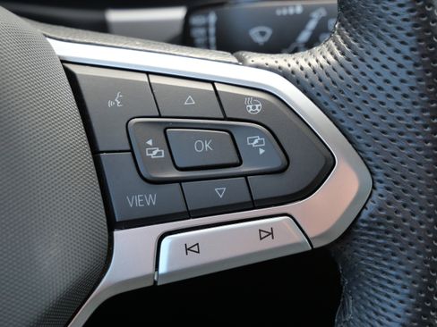 Certified 2023 Volkswagen Atlas SEL R-Line image 31