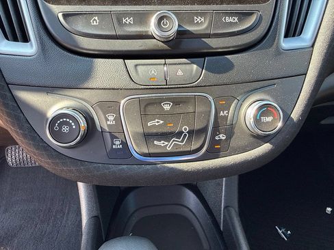 Used 2024 Chevrolet Malibu RS FWD image 24