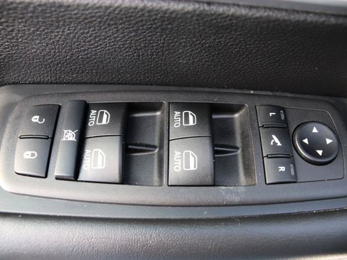 Used 2026 Chrysler Pacifica Limited FWD image 55