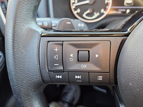 Used 2023 Nissan Rogue SV image 12