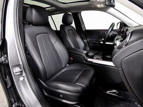 Certified 2023 Mercedes-Benz GLB 250 image 33