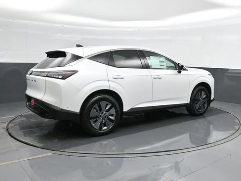 Used 2025 Nissan Murano SV AWD/4WD image 3