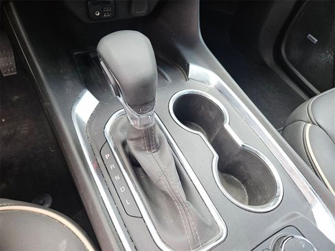 Used 2023 Chevrolet Traverse Premier image 18