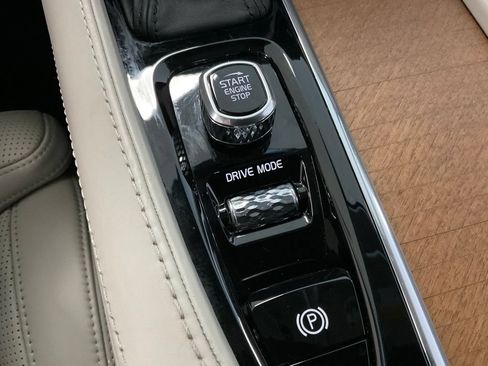 Used 2018 Volvo S90 T6 Inscription w/ Convenience Package AWD/4WD image 18