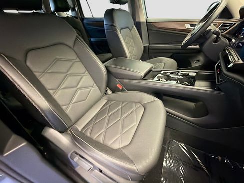 Used 2024 Volkswagen Atlas SE image 16