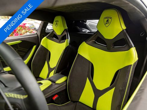 Used 2025 Lamborghini Revuelto AWD/4WD image 18