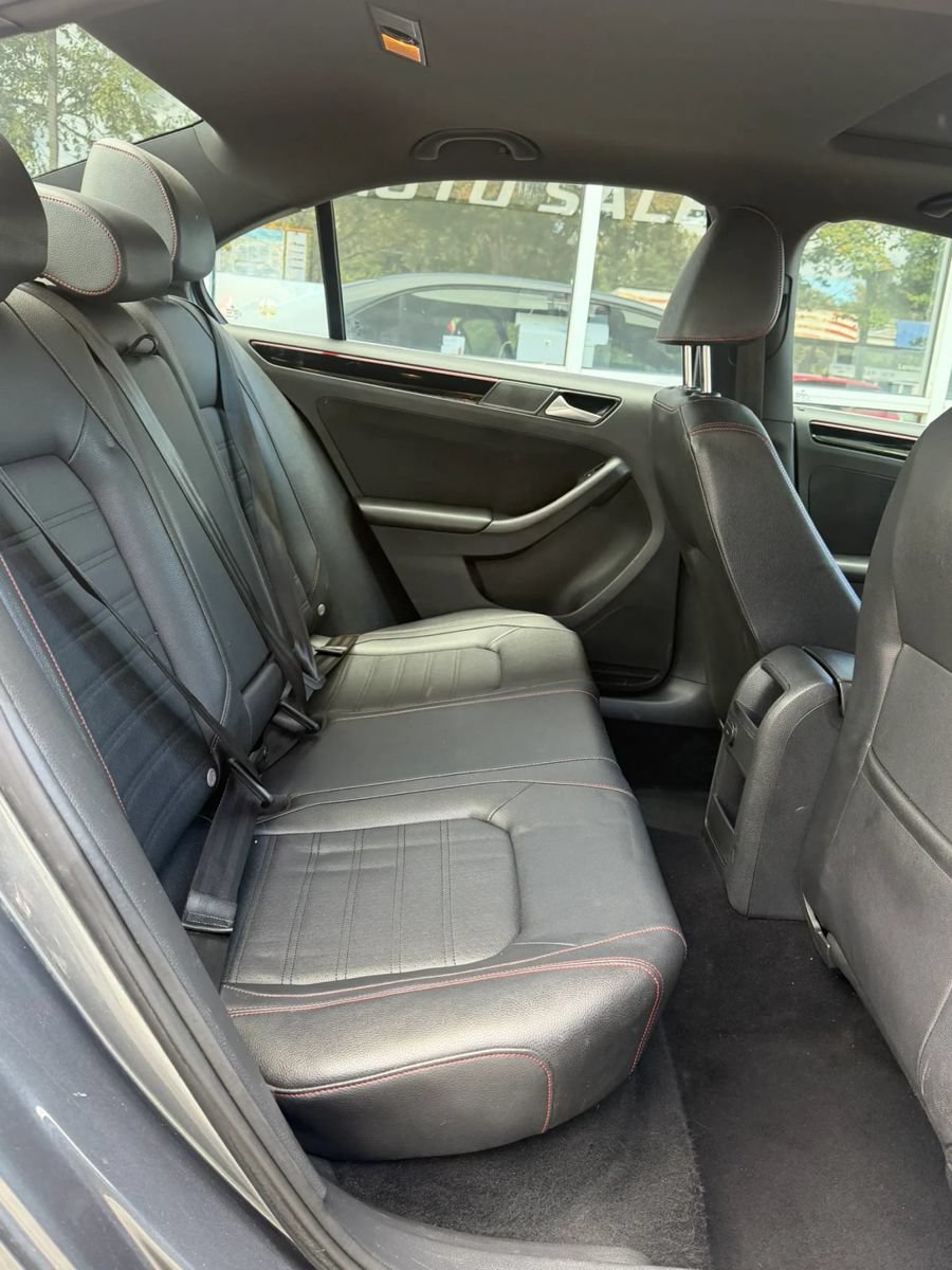 Used 2017 Volkswagen Jetta GLI FWD image 11