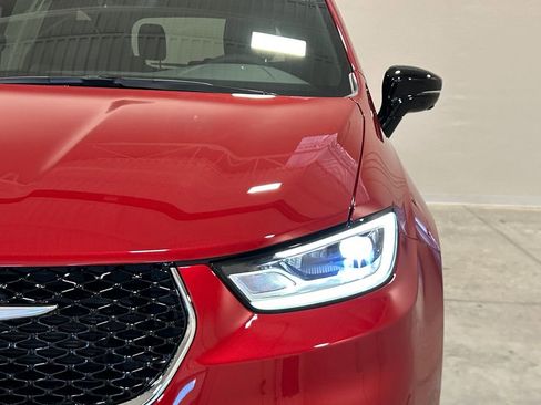 New 2026 Chrysler Pacifica Select image 10