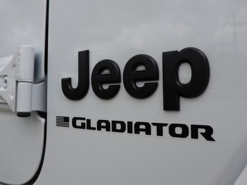 New 2025 Jeep Gladiator Sport image 2