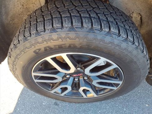 Used 2024 GMC Yukon AT4 w/ AT4 Premium Plus Package image 9