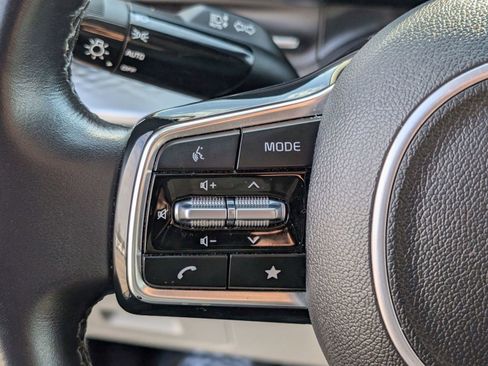 Used 2024 Kia Carnival LX image 18