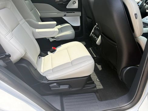 Used 2025 Lincoln Aviator Reserve w/ Luxury Package RWD image 35