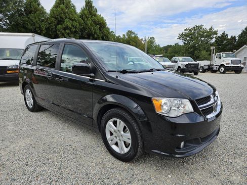 Used 2019 Dodge Grand Caravan SXT FWD image 7