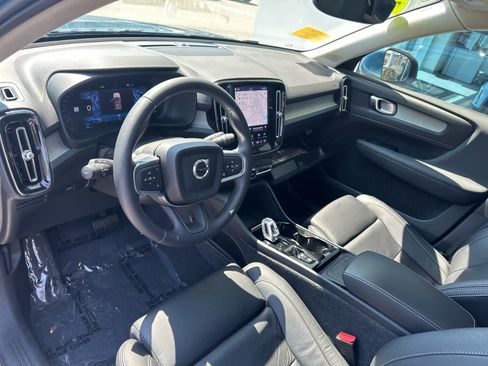 Used 2023 Volvo XC40 B5 Plus w/ Protection Package Premier AWD/4WD image 12