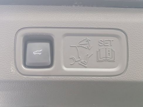 Used 2021 Ford Expedition XLT image 13