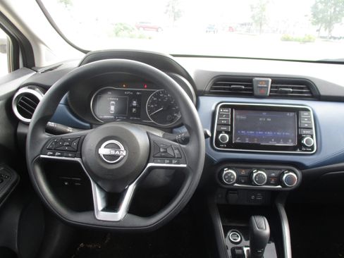 Used 2025 Nissan Versa SV FWD image 9