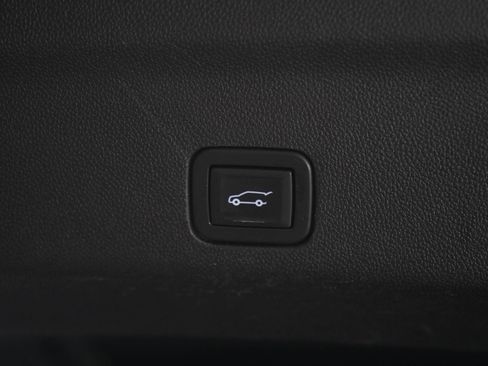 Used 2021 Chevrolet Suburban High Country w/ Premium Package AWD/4WD image 17