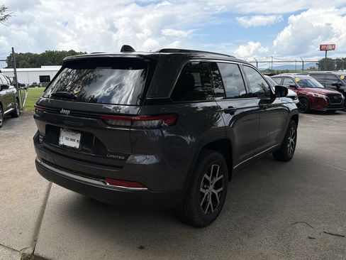 Used 2025 Jeep Grand Cherokee Limited w/ Trailer Tow Package AWD/4WD image 7