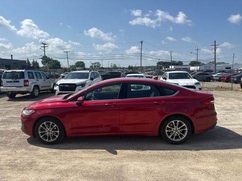 Used 2020 Ford Fusion SE FWD image 12
