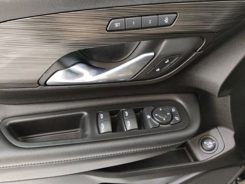 Used 2024 GMC Terrain SLT image 27