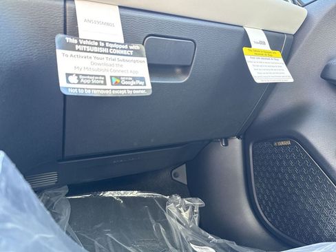 New 2025 Mitsubishi Outlander SE image 46