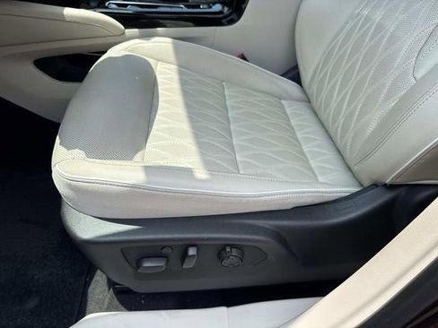 Used 2021 Buick Envision Avenir w/ Technology Package II FWD image 22