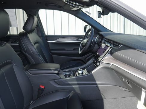 New 2025 Jeep Grand Cherokee L Limited w/ Black Appearance Package image 27