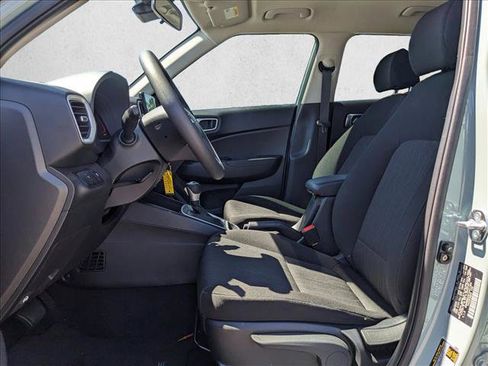 Certified 2026 Hyundai Venue SE FWD image 10