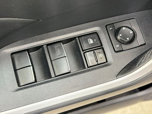Used 2020 Toyota RAV4 XLE Premium FWD image 21