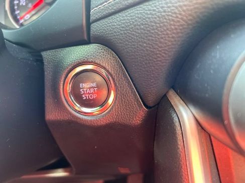 Used 2021 Toyota RAV4 XLE w/ Convenience Package FWD image 20