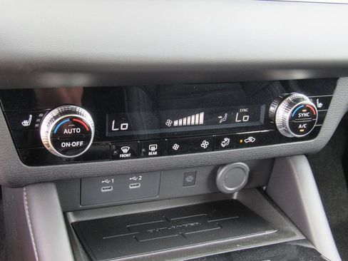 New 2025 Mitsubishi Outlander SE image 20