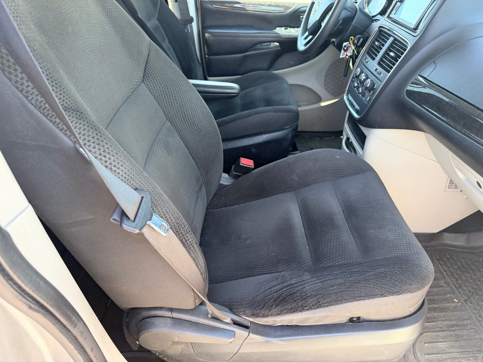Used 2019 Dodge Grand Caravan SE w/ UConnect Hands-Free Group FWD image 11