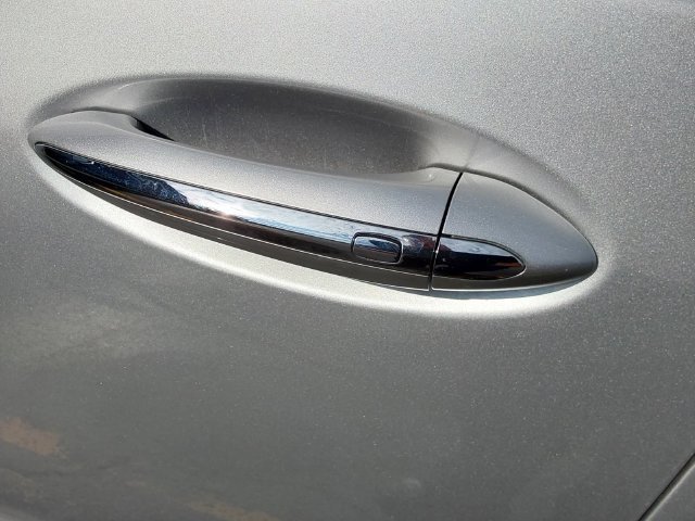 Used 2018 Buick Enclave Essence FWD image 16