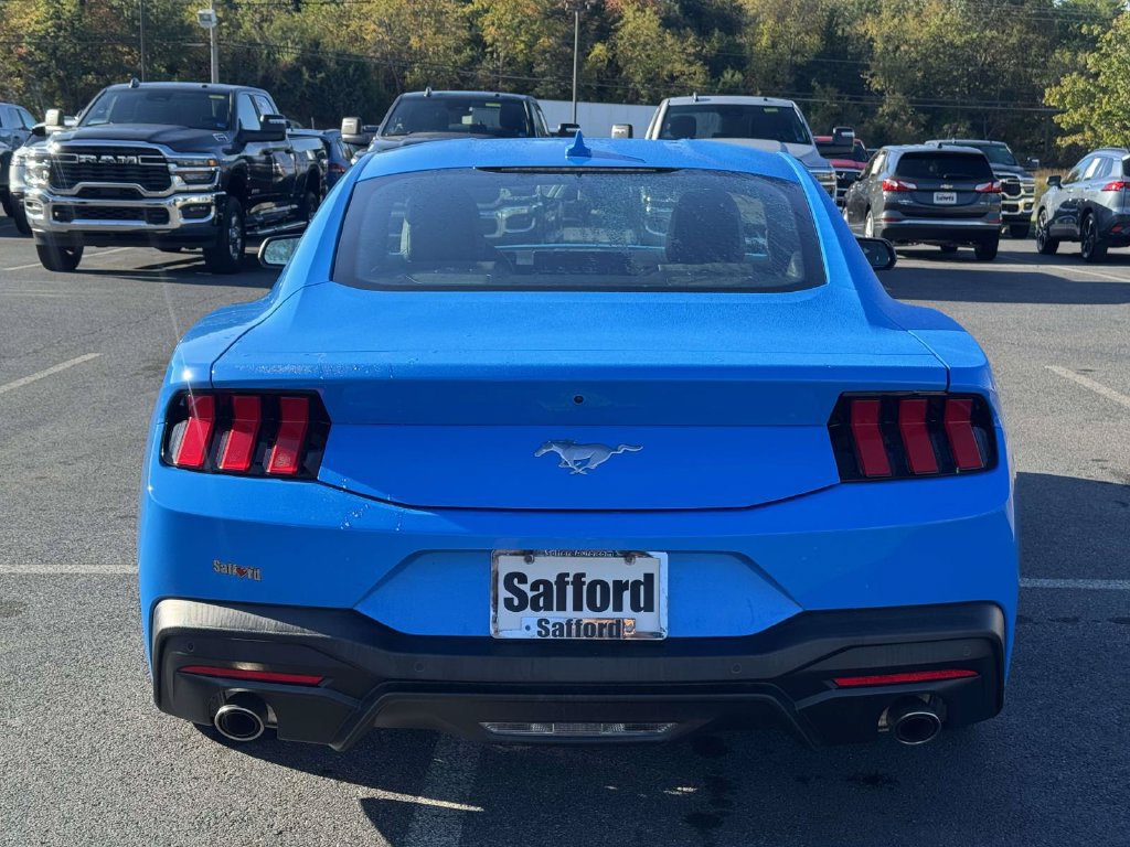 Used 2024 Ford Mustang Coupe RWD image 6
