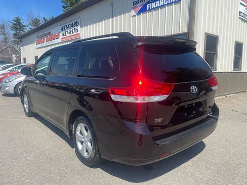 Used 2014 Toyota Sienna LE image 6