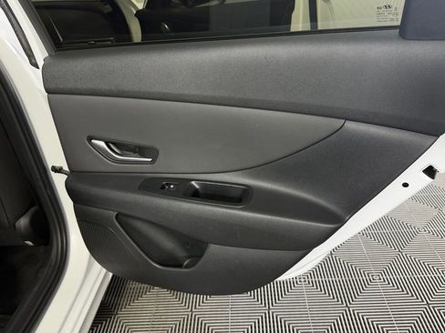 Used 2025 Hyundai Elantra SEL FWD image 30