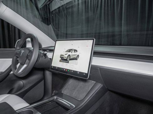 Used 2022 Tesla Model Y Long Range AWD/4WD image 15