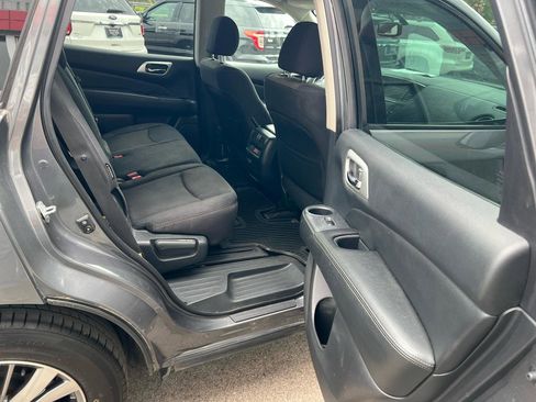 Used 2020 Nissan Pathfinder SV image 17