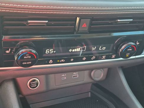 Used 2023 Nissan Rogue SV w/ SV Premium Package FWD image 18